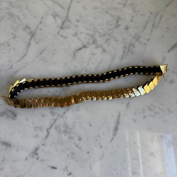 Vintage Gold Tone Stretch Belt Small Adjustable Metal Mesh Accent - Picture 3 of 9